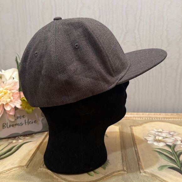 Volcom Euro Xfit Gray Fitted Cap Hat Sz L/XL - Picture 2 of 16
